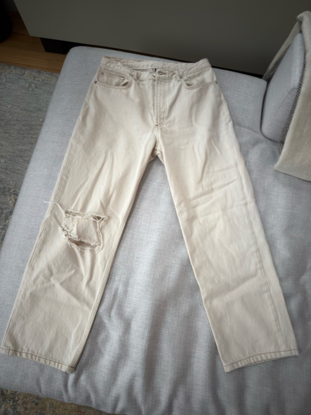 A.P.C. Cream Straight-Leg Jeans with Distressed Knee